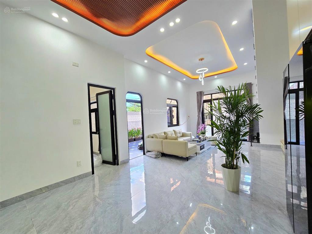 Nhà 2 tầng kiệt 584 tôn đản, kiệt 4m có sân ô tô đậu thoải mái ngay cửa nhà  dt đất 95m2