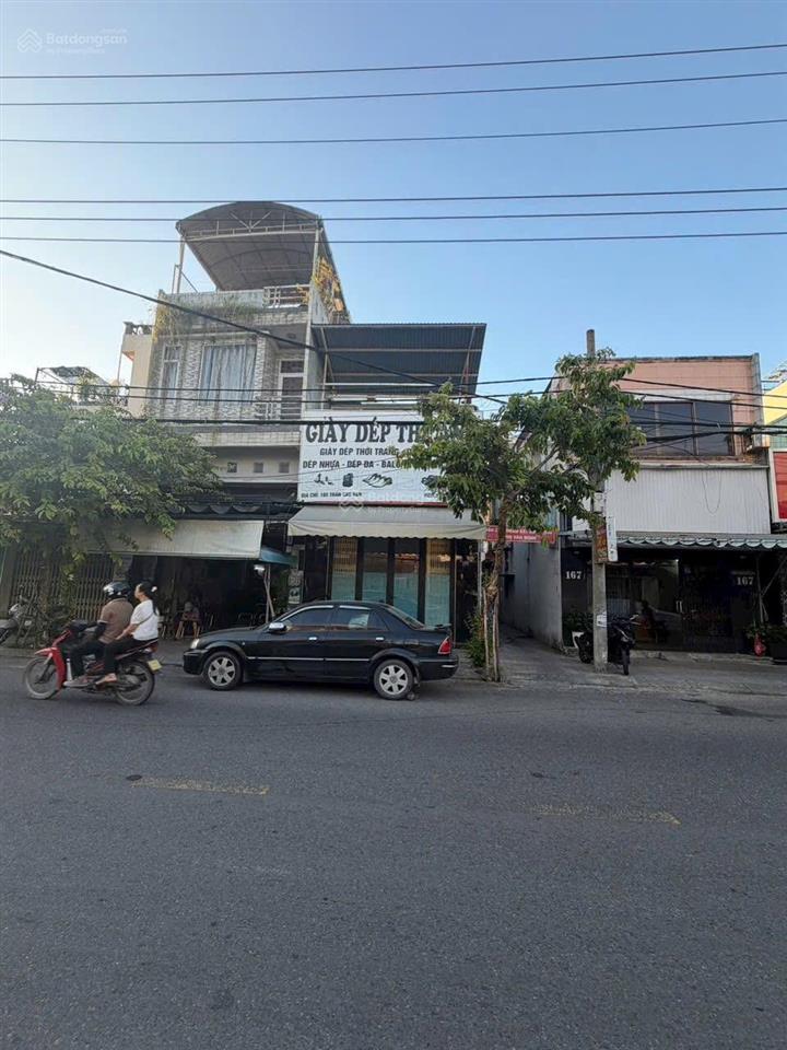 Nhà 2 tầng mặt tiền trần cao vân. kẹp kiệt bên hông nhà, dt 50m2 ngang 4m8, vuông vức
