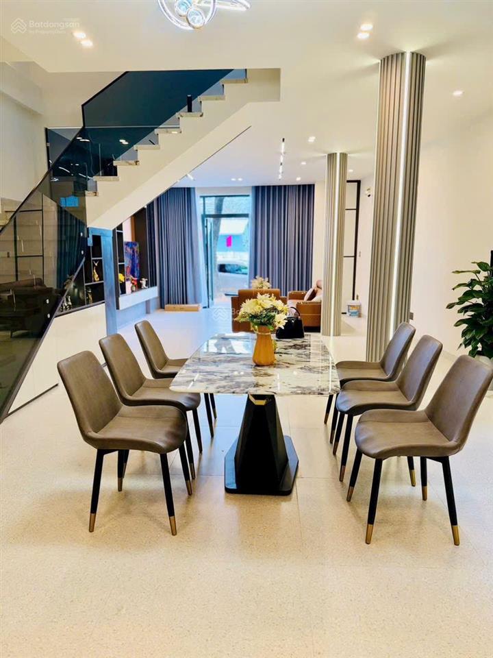 Nhà 3 tầng full nội thất mt nguyễn hữu thọ đường 33m lề 7m. dt 82,8m2 x3 tầng hướng tây