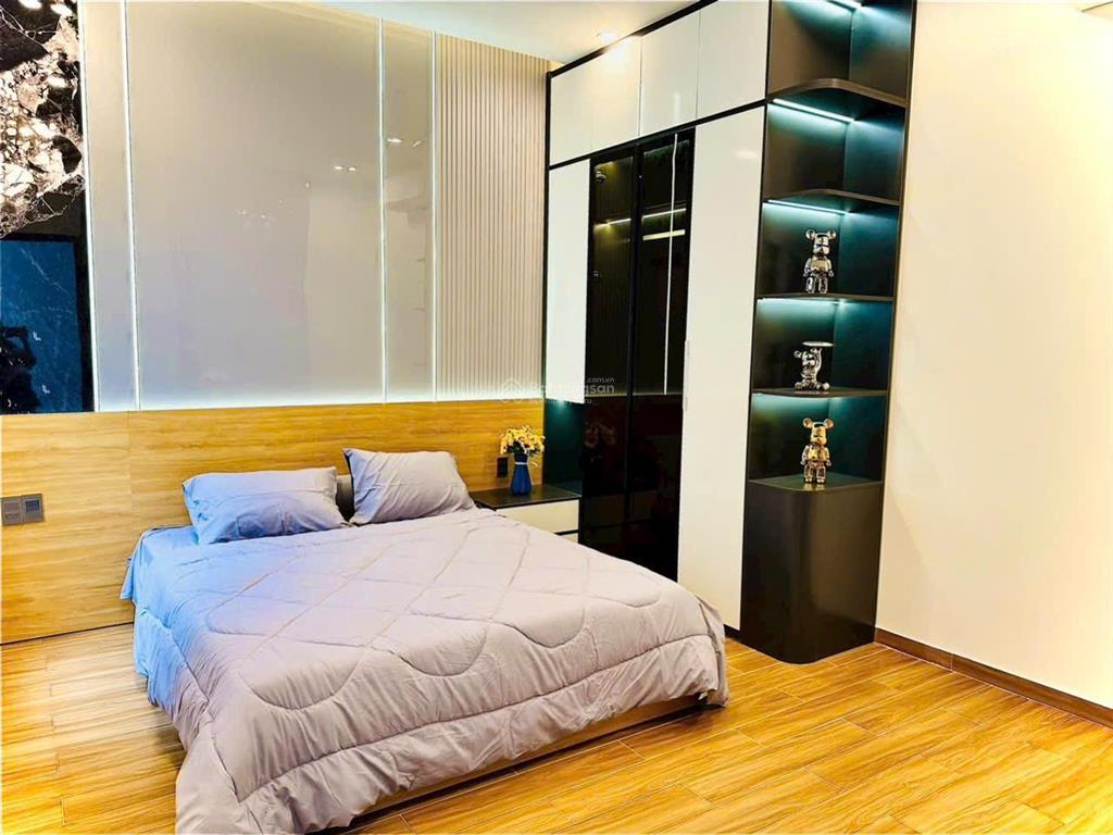 Nhà 3 tầng full nội thất mt nguyễn hữu thọ đường 33m lề 7m. dt 82,8m2 x3 tầng hướng tây