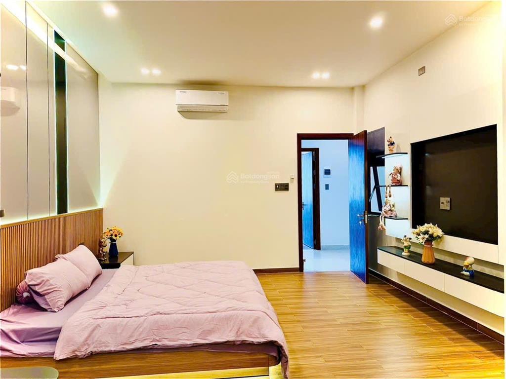 Nhà 3 tầng full nội thất mt nguyễn hữu thọ đường 33m lề 7m. dt 82,8m2 x3 tầng hướng tây