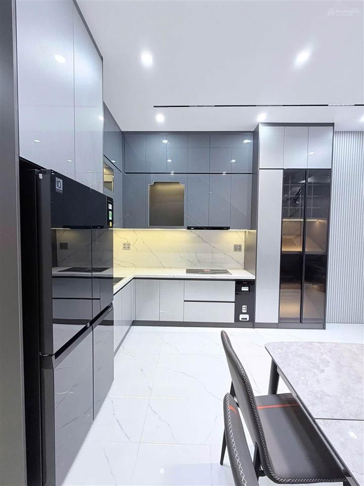 Nhà 3 tầng mặt tiền đường đặng huy tá, sát hoàng thị loan. dt 70m2, 3 phòng ngủ, gả nhanh 5,x