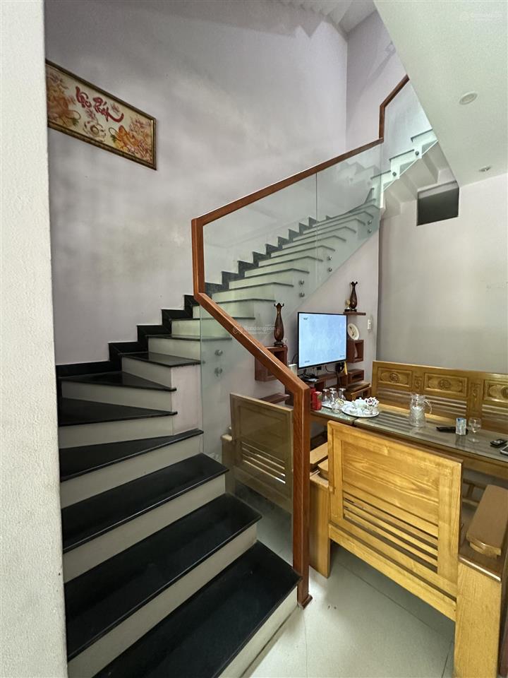 Nhà 2 tầng đường bàu năng 1, dt 134m2 ngang 6m hướng đông nam  sau nhà có 2 phòng trọ