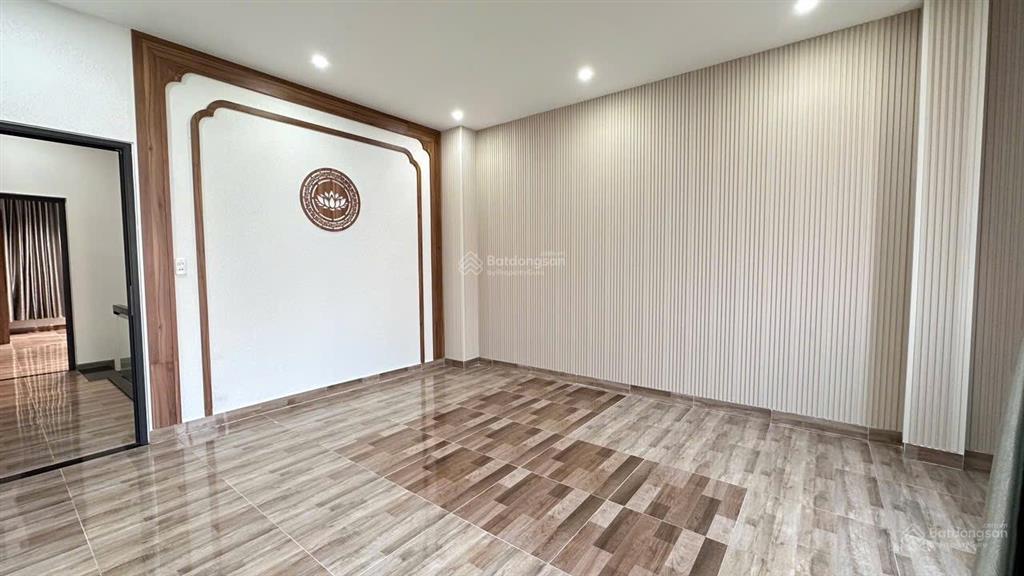Nhà 3 tầng 3 mê mặt tiền đường 5m5 lề 3m nguyễn huy tự, vị trí nằm sát biển cách 100m.