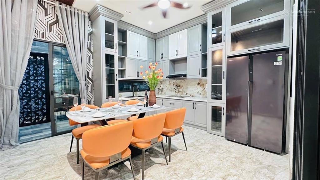 Nhà 3 tầng 3 mê mặt tiền đường 5m5 lề 3m nguyễn huy tự, vị trí nằm sát biển cách 100m.