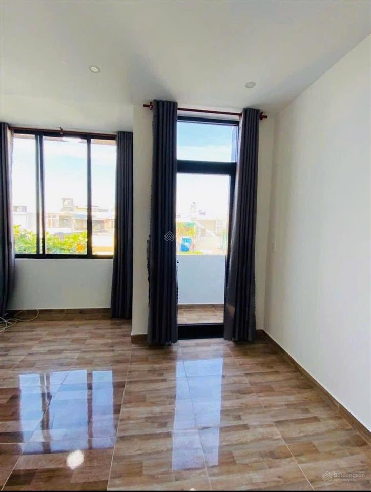 Nhà 3 tầng đường nguyễn huy tự, hòa minh  diện tích 77m2 ngang 4m5  hướng đông bắc