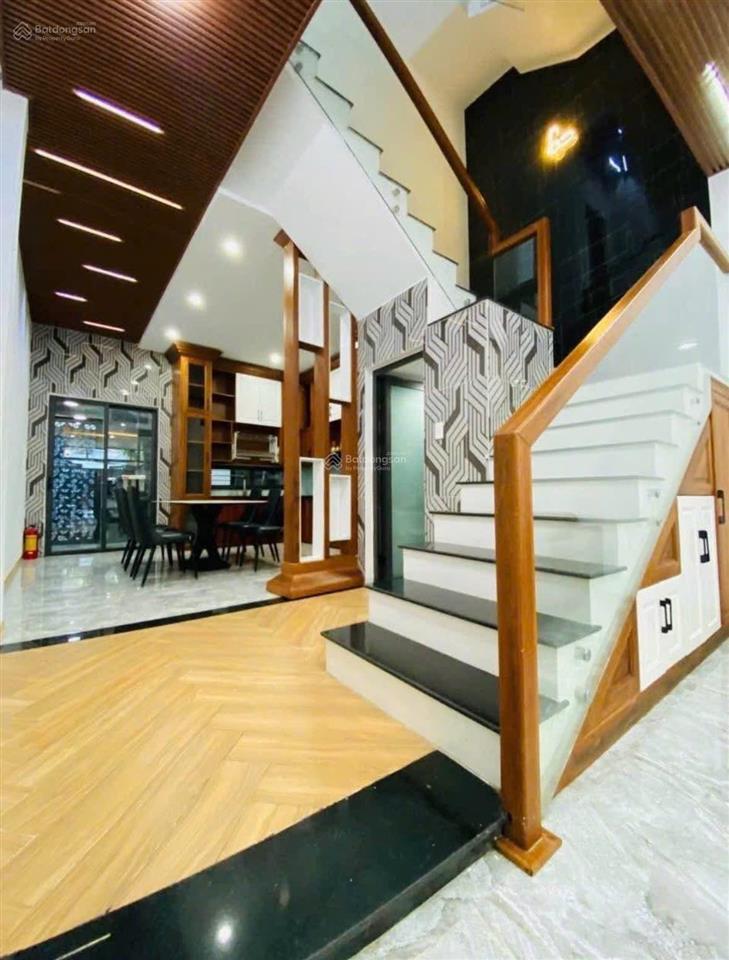 Nhà 3 tầng đường nguyễn huy tự, hòa minh  diện tích 77m2 ngang 4m5  hướng đông bắc