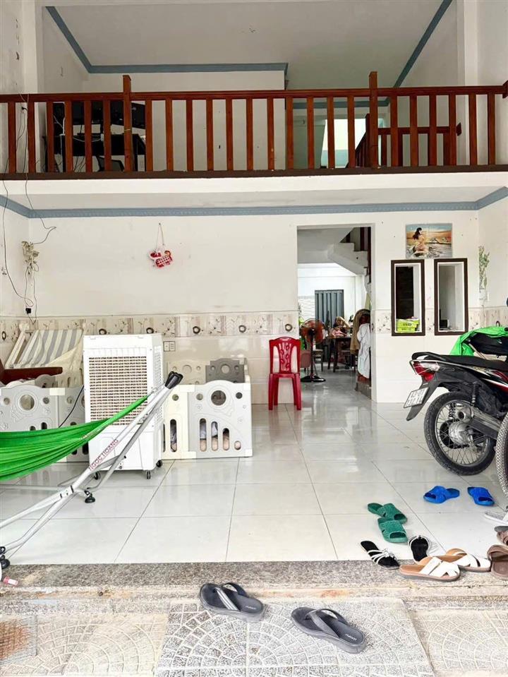 Chủ ngộp cần bán nhanh nhà 2,5 tầng xuân thiều 16 dt đất 75m2 ngang 6m  mt 6m lề 2m