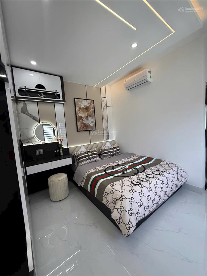 Nhà 3 tầng mặt tiền + kẹp kiệt bên hông nguyễn phước nguyên.
