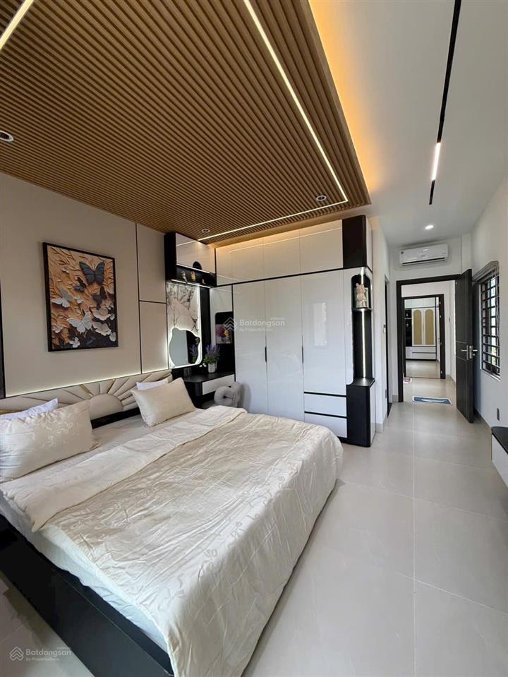 Nhà 3 tầng mặt tiền + kẹp kiệt bên hông nguyễn phước nguyên.