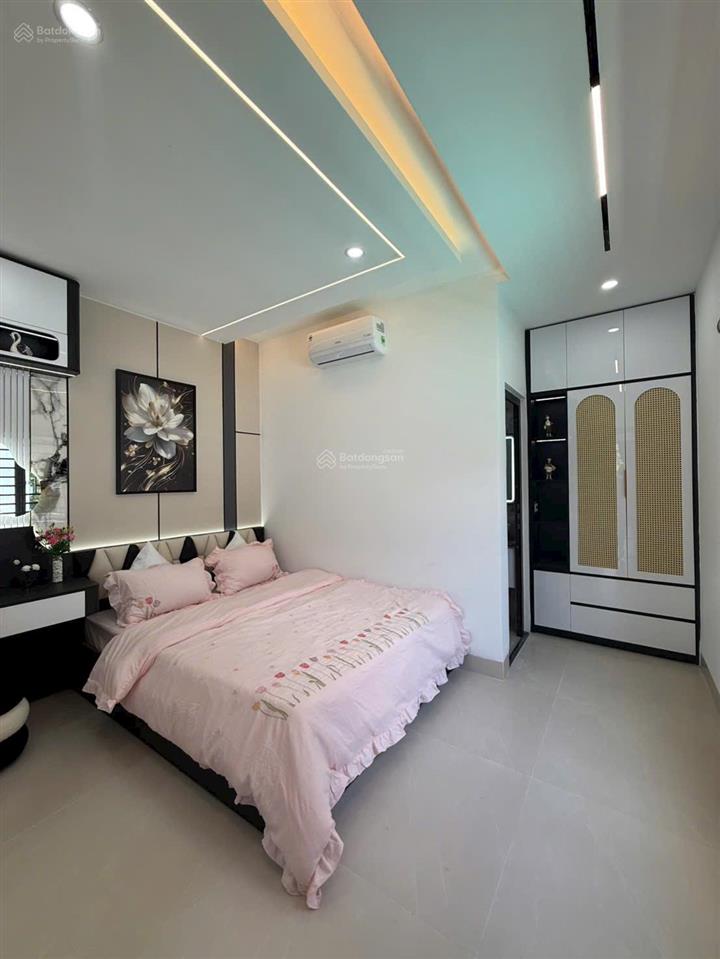 Nhà 3 tầng mặt tiền + kẹp kiệt bên hông nguyễn phước nguyên.