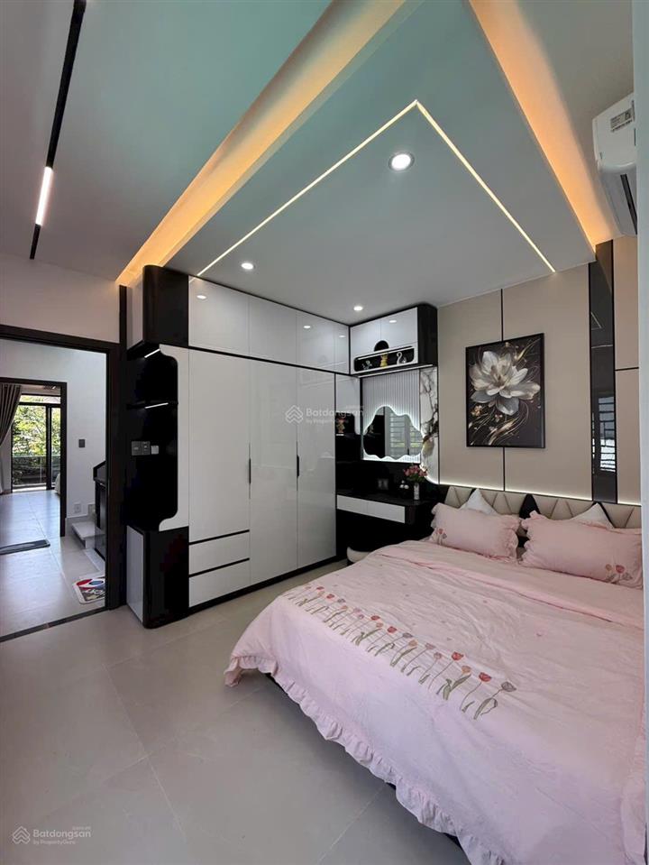 Nhà 3 tầng mặt tiền + kẹp kiệt bên hông nguyễn phước nguyên.