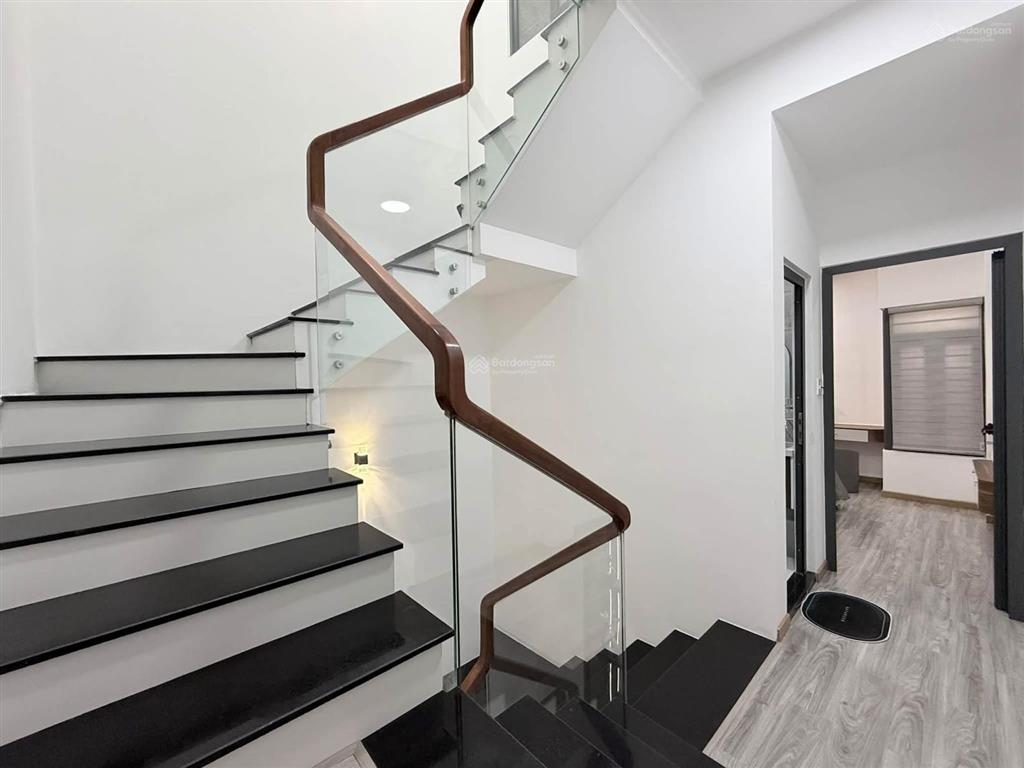 Nhà 3 tầng điện biên phủ kiệt ô tô gần đường cách đường điện biên phủ 50m, cách kiệt ô tô ch