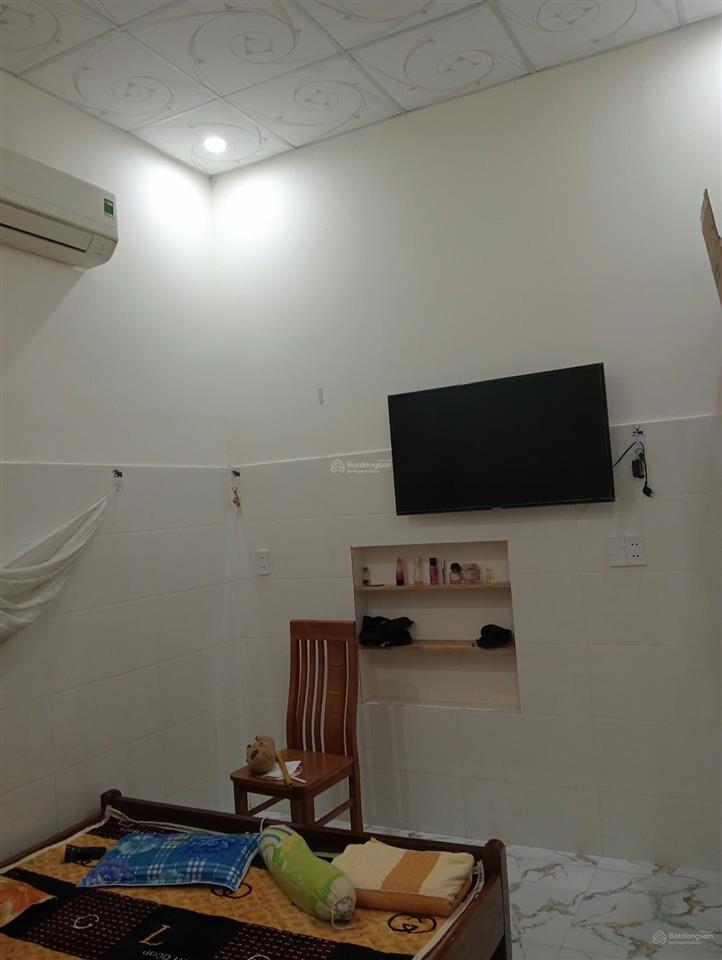 Nhà c4 kiệt nguyễn văn huề. dt 82m2 ngang 4m6, kiệt 3m. nhà 2 phòng ngủ, 1 wc, sân xe