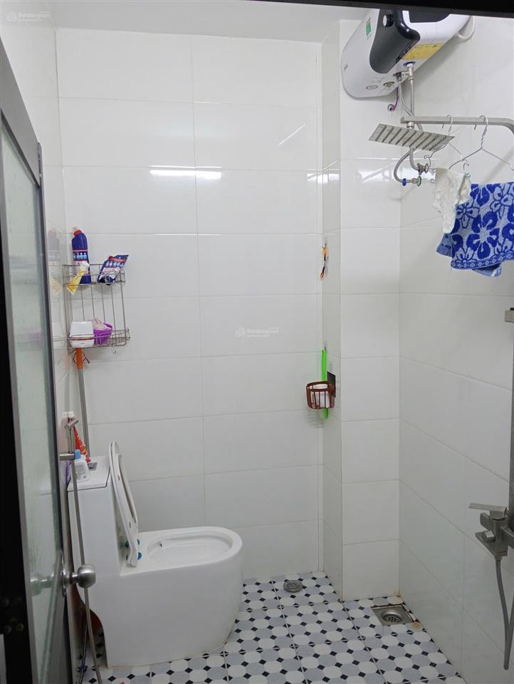 Nhà c4 kiệt nguyễn văn huề. dt 82m2 ngang 4m6, kiệt 3m. nhà 2 phòng ngủ, 1 wc, sân xe