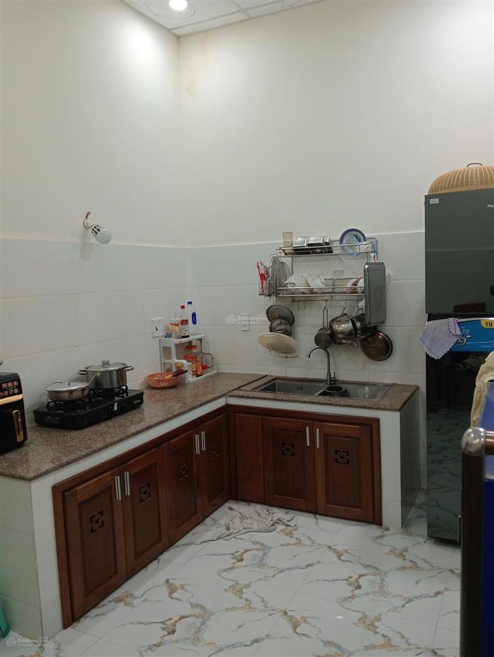 Nhà c4 kiệt nguyễn văn huề. dt 82m2 ngang 4m6, kiệt 3m. nhà 2 phòng ngủ, 1 wc, sân xe