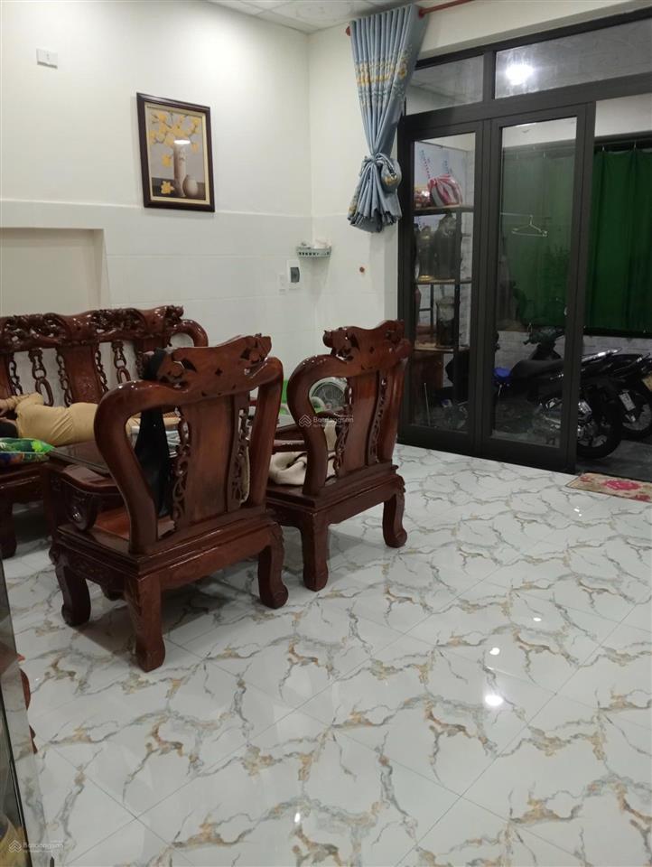 Nhà c4 kiệt nguyễn văn huề. dt 82m2 ngang 4m6, kiệt 3m. nhà 2 phòng ngủ, 1 wc, sân xe