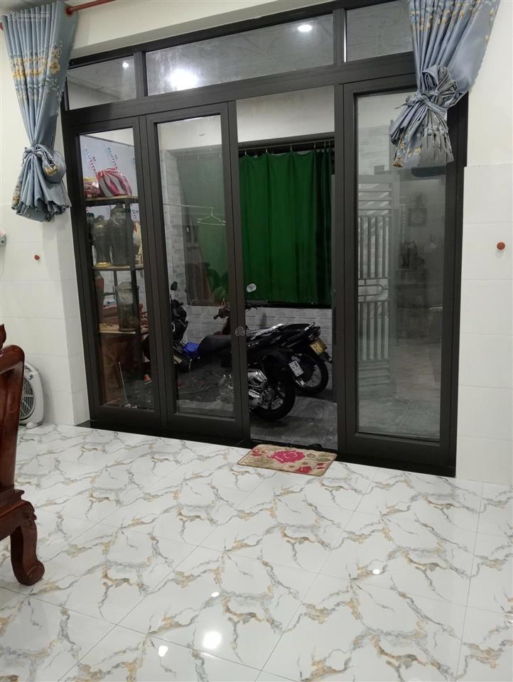 Nhà c4 kiệt nguyễn văn huề. dt 82m2 ngang 4m6, kiệt 3m. nhà 2 phòng ngủ, 1 wc, sân xe
