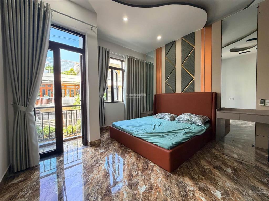 Nhà 3 tầng 3 mê đường 7m5 tô hiệu trục kinh doanh buôn bán.