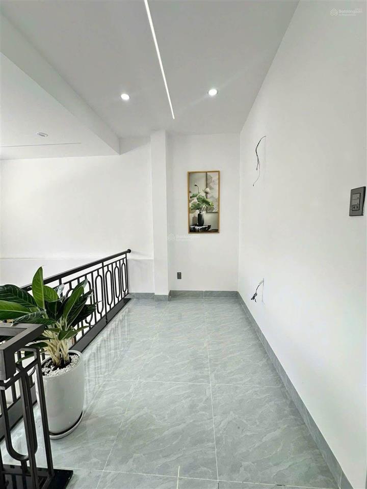 Nhà gác lửng đúc kiệt lê duẩn  thanh khê  tpđn.
dt 46m2 ngang 4m  nở hậu  dtsd 78m2