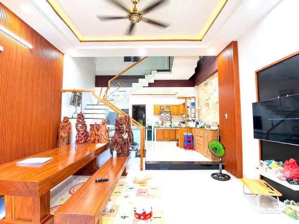 Nhà 2 tầng kiệt oto nguyễn huy tưởng..
 kiệt rộng 45m, oto có thể vô tới nhà