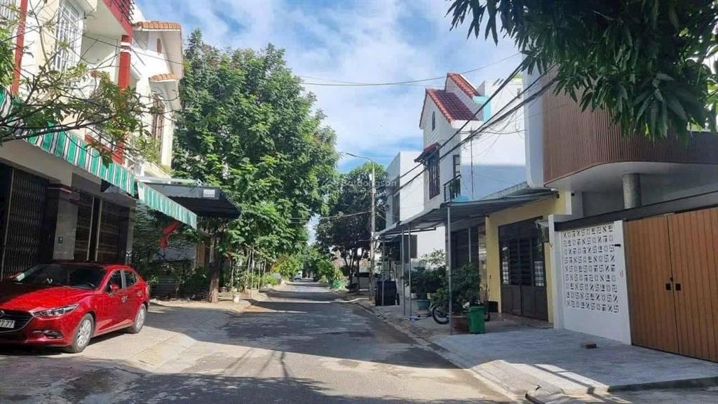 Đất đường phùng chí kiên, gần biển nguyễn tất thành. dt 75m2 ngang 5m, hướng đông nam,