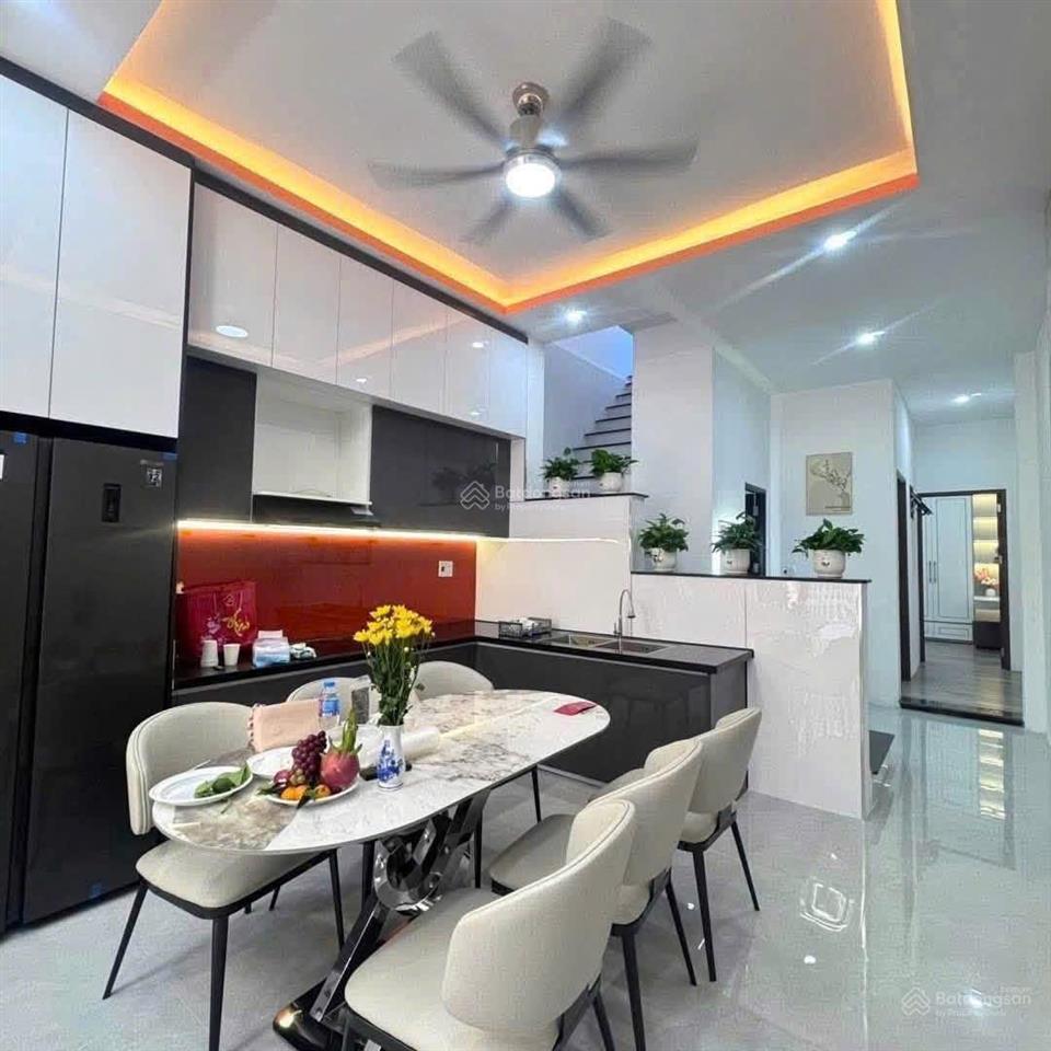 Nhà 2 tầng 2 mặt kiệt oto cù chính lan, thanh khê  dt 72m2 ngang 4m, hướng tây nam
