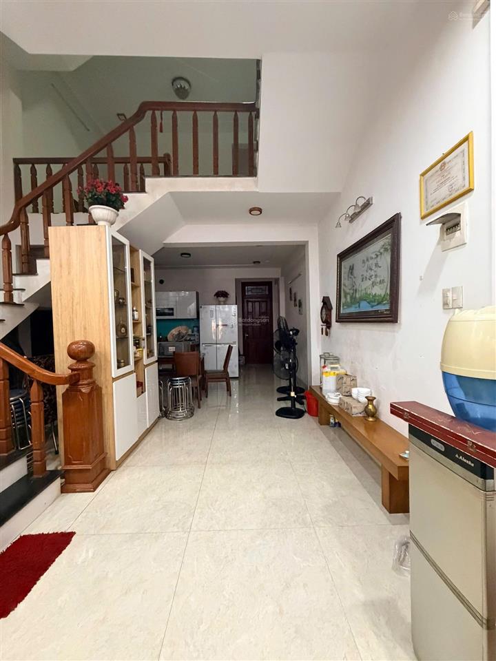 Nhà 3 tầng đường 10m5 huynh ngọc huệ . thanh khê  dt 100m2 ngang 5m  hướng tây nam