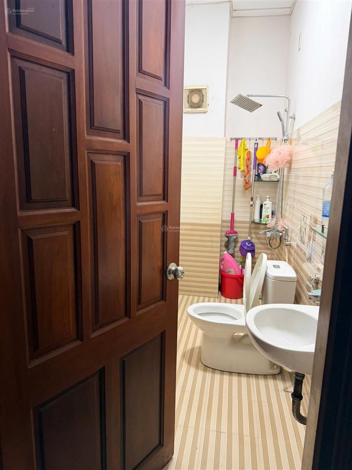 Nhà 3 tầng đường 10m5 huynh ngọc huệ . thanh khê  dt 100m2 ngang 5m  hướng tây nam