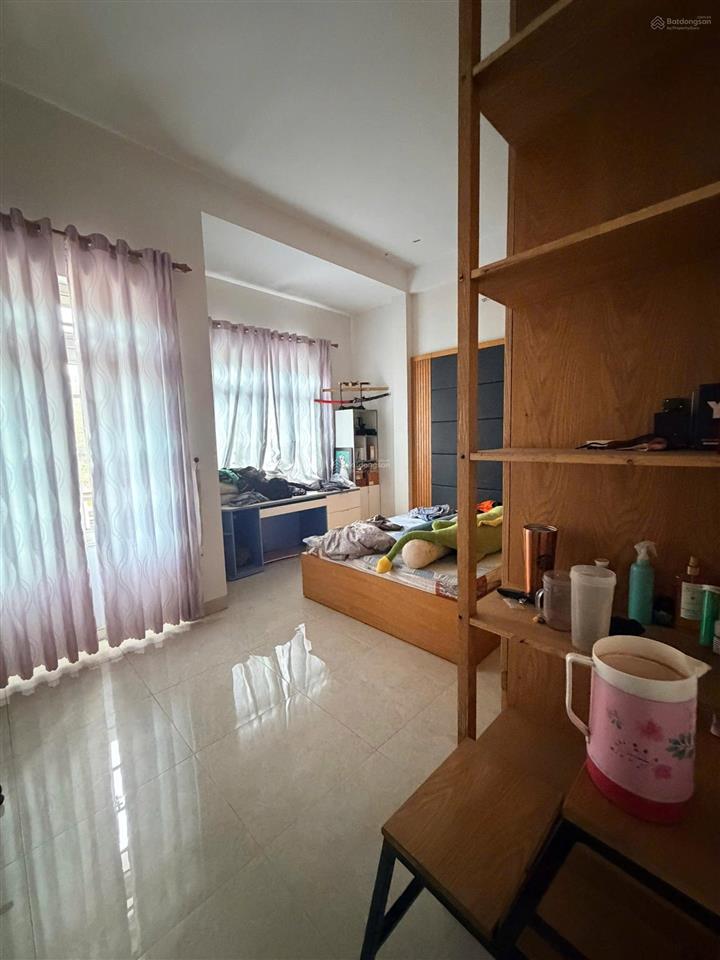 Nhà 3 tầng đường 10m5 huynh ngọc huệ . thanh khê  dt 100m2 ngang 5m  hướng tây nam