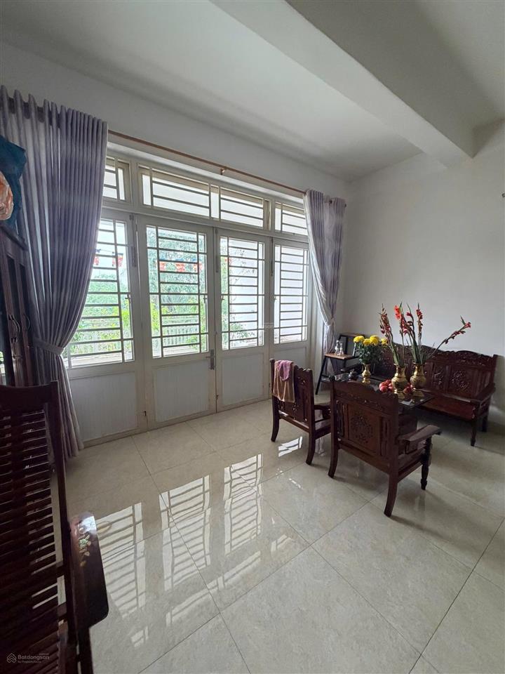 Nhà 3 tầng đường 10m5 huynh ngọc huệ . thanh khê  dt 100m2 ngang 5m  hướng tây nam