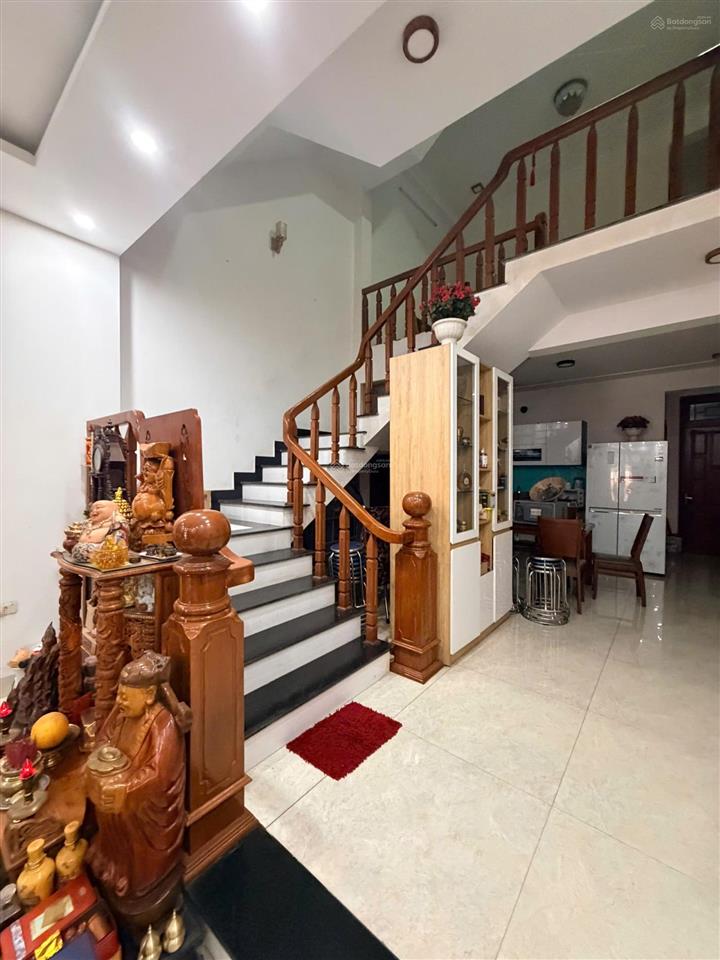 Nhà 3 tầng đường 10m5 huynh ngọc huệ . thanh khê  dt 100m2 ngang 5m  hướng tây nam
