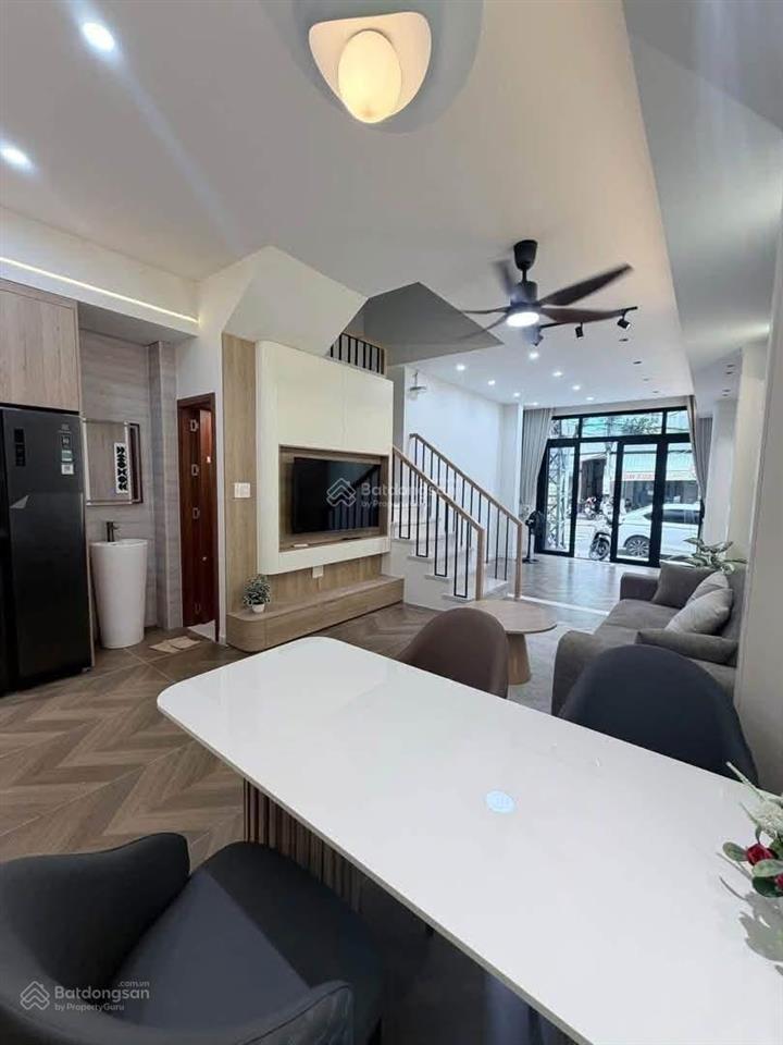 Nhà 4 tầng mặt tiền nguyễn du, hải châu, full nội thất dt 50m2 ngang 4,05 vuông vức nở hậu.