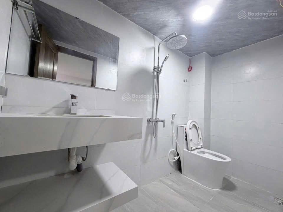 Nhà gác đúc kiệt trần cao vân. gần biển nguyễn tất thành. dt 45m2 ngang 4m3
