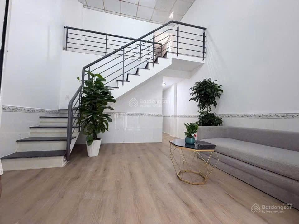 Nhà gác đúc kiệt trần cao vân. gần biển nguyễn tất thành. dt 45m2 ngang 4m3