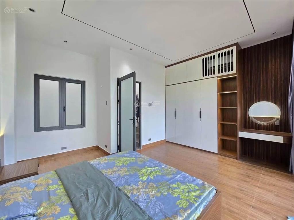 Nhà 3 tầng đường lê văn sỹ. dt 70m2 ngang 5m. gả nhanh 6,6 tỷ