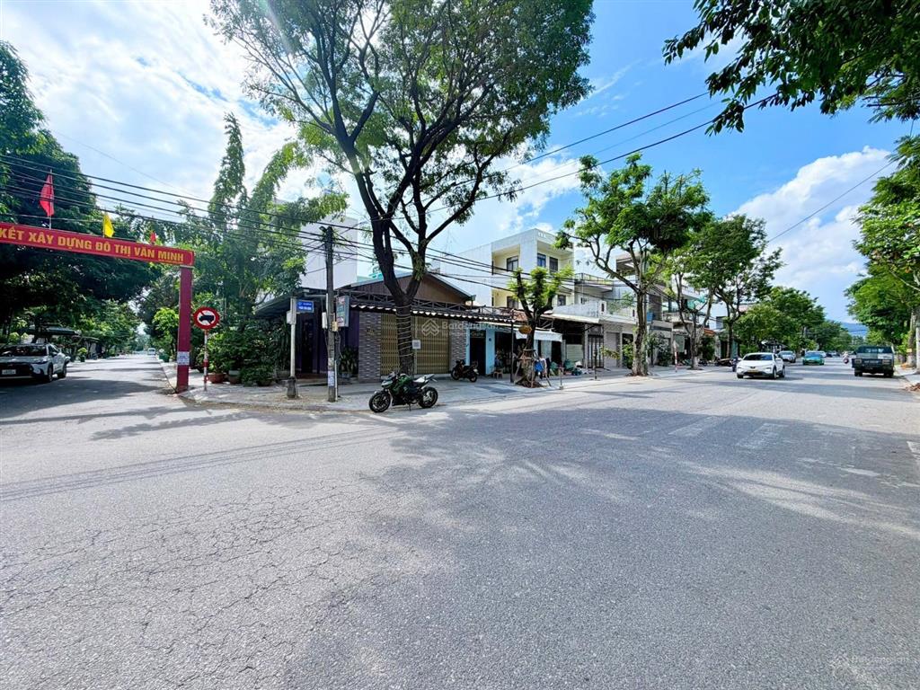 Nhà 2 tầng 2 mặt tiền đường 10m5 phan văn định, cách biển nguyễn tất thành 50m
 diện tích 130m