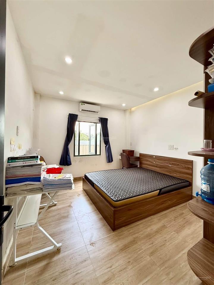 Nhà mặt tiền, giá zẻ 3.85 tỉ  nhà gác đúc đường 5m5 trường chinh. gần cầu vượt ngã 3 huế,