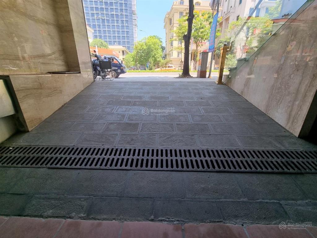 Cho thuê văn phòng tại lạc long quân, nhật tân, tây hồ, hà nội, giá 21 triệu, 136 m2