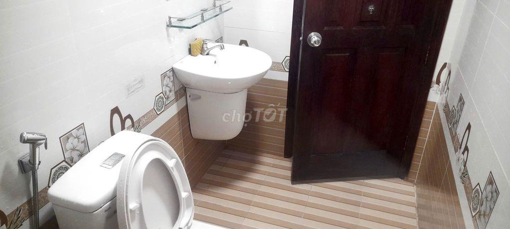 Phòng có ban công, lối đi riêng, giờ tự đó, máy lạnh -  XVNT, BT