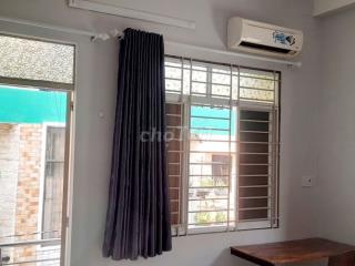 Phòng có ban công, lối đi riêng, giờ tự đó, máy lạnh -  XVNT, BT