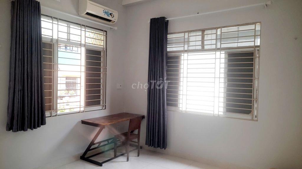 Phòng có ban công, lối đi riêng, giờ tự đó, máy lạnh -  XVNT, BT