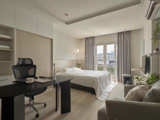 Cho thuê căn hộ 1 phòng ngủ cao cấp mới 100% trung tâm quận 1, thiết kế có gu, ban công, giặt riêng