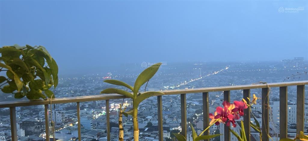 Kẹt tiền bán gấp trong tháng căn 2pn 75m2 khu trung tâm q.8 view đông nam (cực hiếm) đã có sổ hồng
