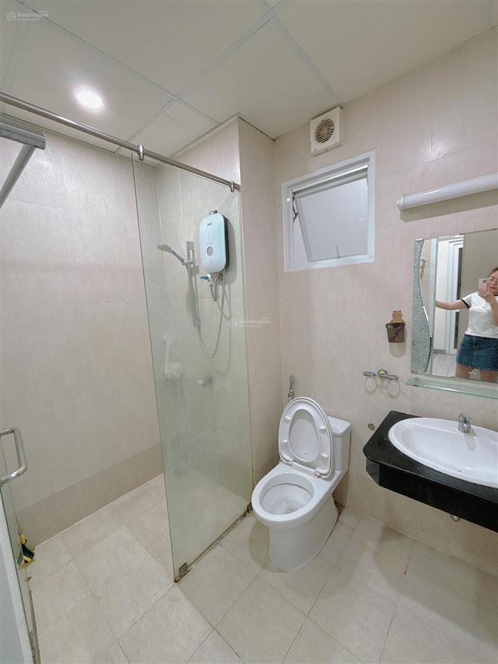 Chính chủ cần chuyển nhượng căn góc 2pn, 2 ban công, đã sổ tại chung cư tara khu trung tâm quận 8