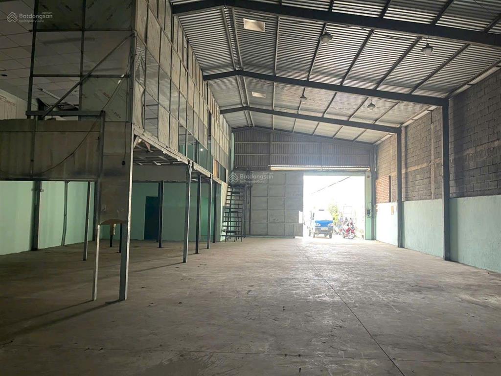 Cho thuê xưởng diện tích 400m2 giá 20tr phạm văn sáng hóc môn