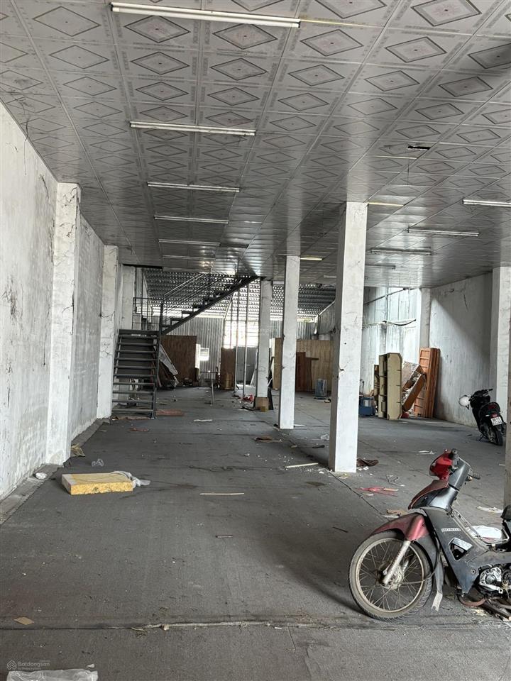 Cho thuê xưởng diện tích 800m2 giá 20tr gần cầu lớn hóc môn