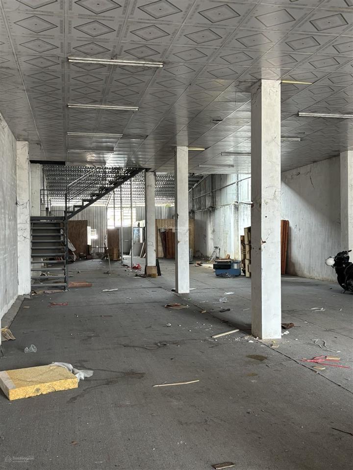 Cho thuê xưởng diện tích 800m2 giá 20tr gần cầu lớn hóc môn