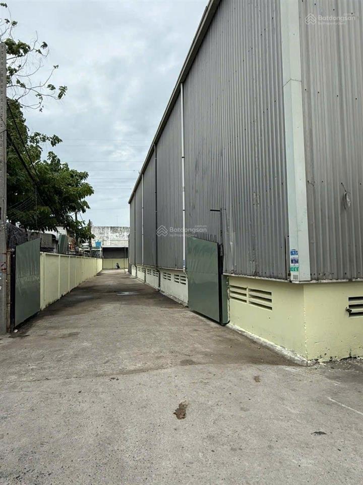 Cho thuê xưởng kv 2000m2, xd 1000m2, giá 130tr, trung mỹ tây, gần an sương