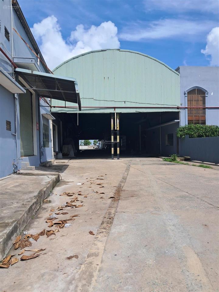 Cho thuê xưởng gần kcn tân phú trung diện tích 5500m2 giá 450tr